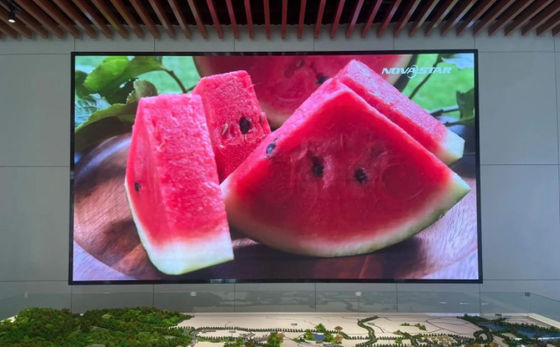 P2.5 Display a LED interno con elevato tasso di aggiornamento